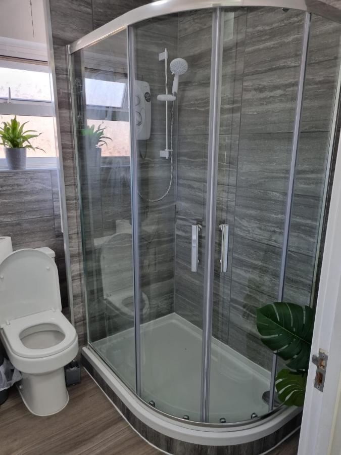 Centrally Located W/ Free Parking & Smart Tv Leeds  Exterior foto